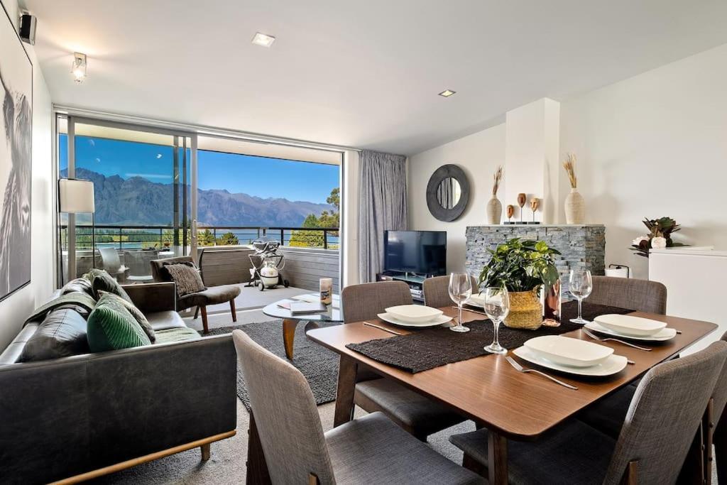 Toru - Eclectic Apartment With Delightful Lake Views Queenstown Exterior photo
