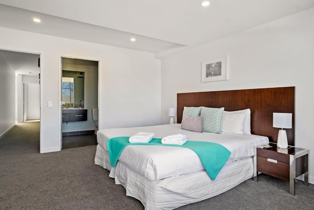 Toru - Eclectic Apartment With Delightful Lake Views Queenstown Exterior photo