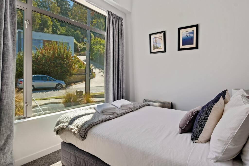 Toru - Eclectic Apartment With Delightful Lake Views Queenstown Exterior photo